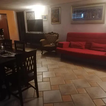 Casa Delle Rose Taverna Apartment